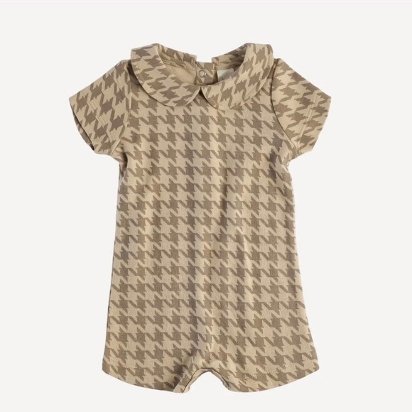 kate quinn Other - [SOLD] Kate Quinn Short Sleeve Peter Pan Shortie Mocha Houndstooth Size 12-18 Mo